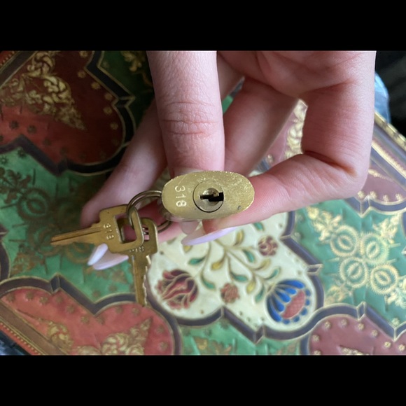 Vintage authentic Louie Vuitton lock and keys - Picture 3 of 3
